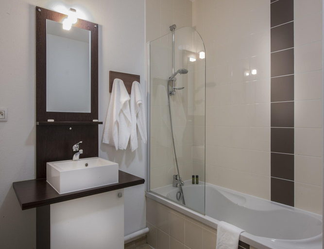 Bathroom, Studio in the Vezere Valley, Dordogne