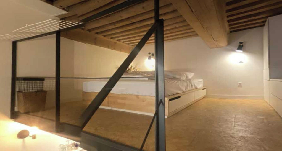 Room, Private Room in a Shared Apartment - Lyon 2nd, Rhône