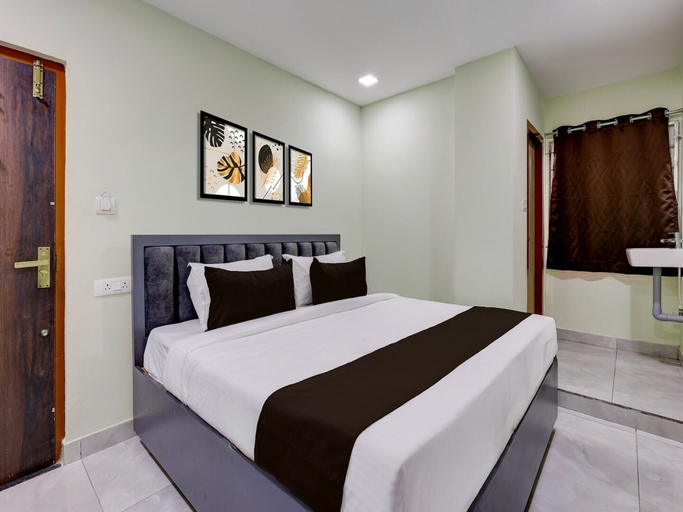 Room 2, Hotel O Krishna Riverview, Guntur