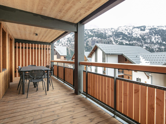 Balcony 4, Stay Near ski Lifts, 8 Guests, Isère