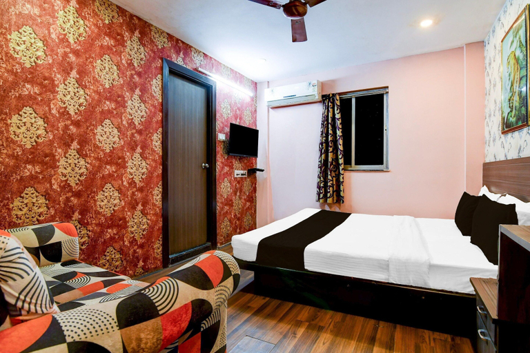 Room 4, Deluxe Circus Avenue Road Hotel Rockstar, Kolkata