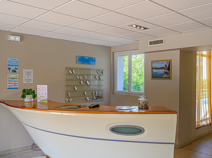 Reception, 6-guest Spacious Apartment in Vannes, Morbihan
