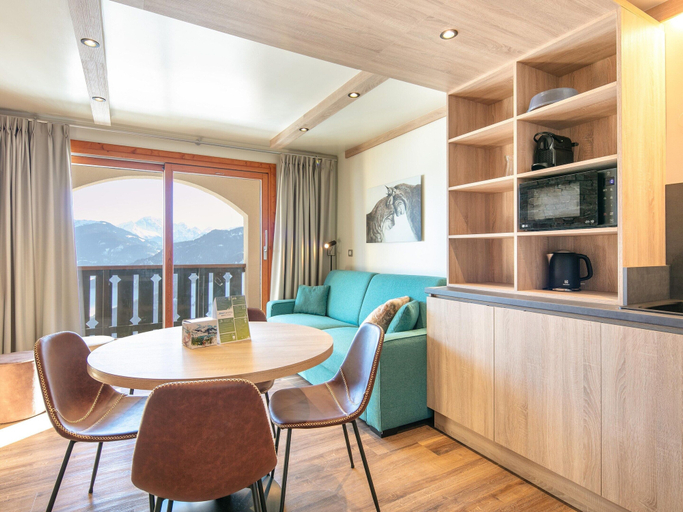 Dining 2, Family Alpine Base for 5 in Doucy, Savoie