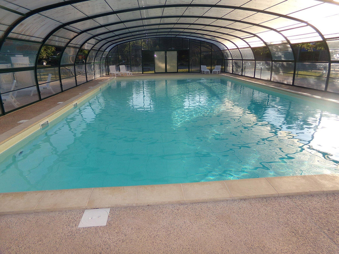 Pool 5, Accessible Family Cottage in Correze, Corrèze