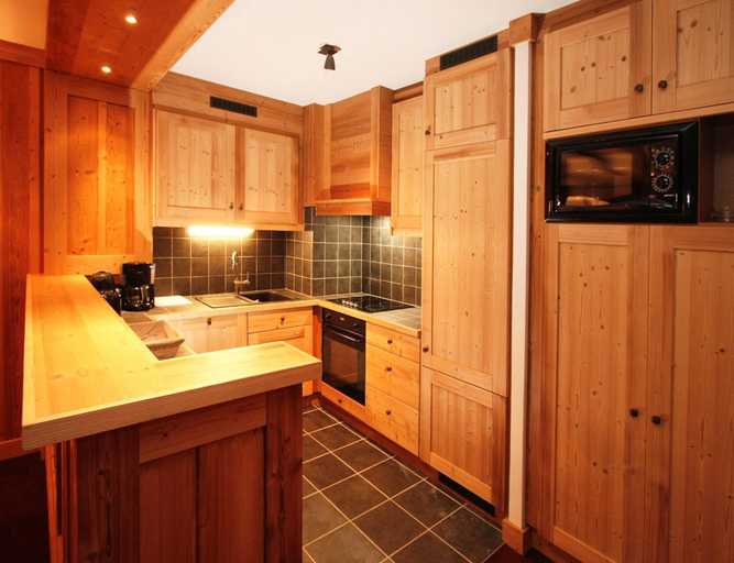 Private kitchen 4, Spacious Alpine Apartment by the Chairlifts, Isère