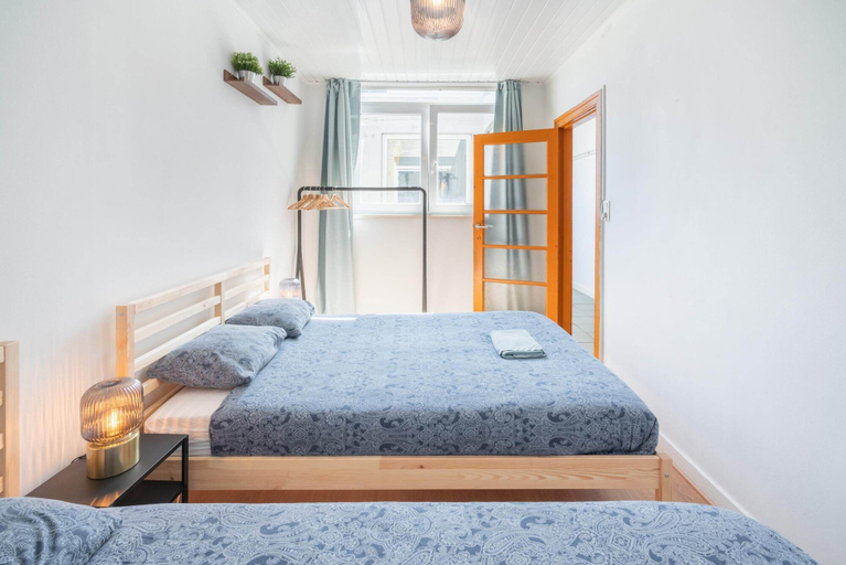 Room 2, Large Antwerp City Center Apartments2bbkwi-fi, Antwerpen