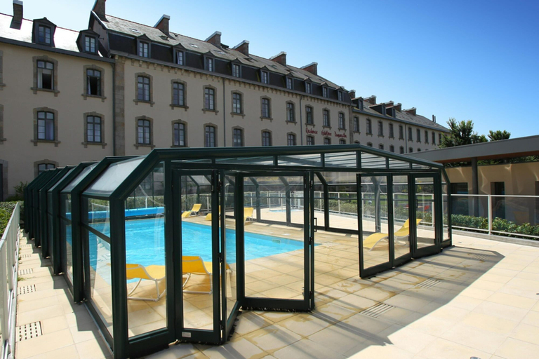 Pool 3, 2-room Dinan Flat for 4, Côtes-d'Armor
