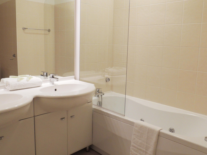Bathroom 3, French Riviera Bay Retreat, Gironde