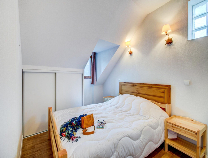 Room 3, 8-person Stay in a Lively Spa Town, Haute-Garonne