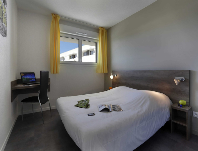 Room, Montpellier Base Near Coast With Balcony, Hérault