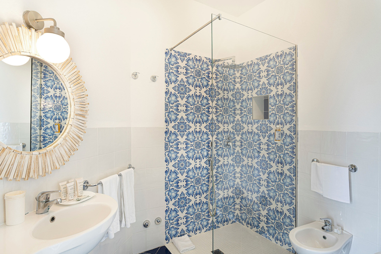 Bathroom 5, Hotel Oasi Castiglione, Napoli
