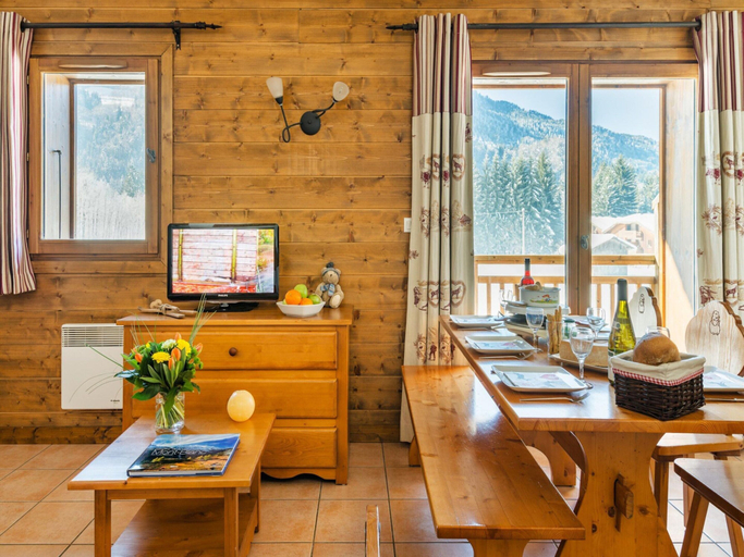 Dining, Samoens Village Apartment for 4, Haute-Savoie