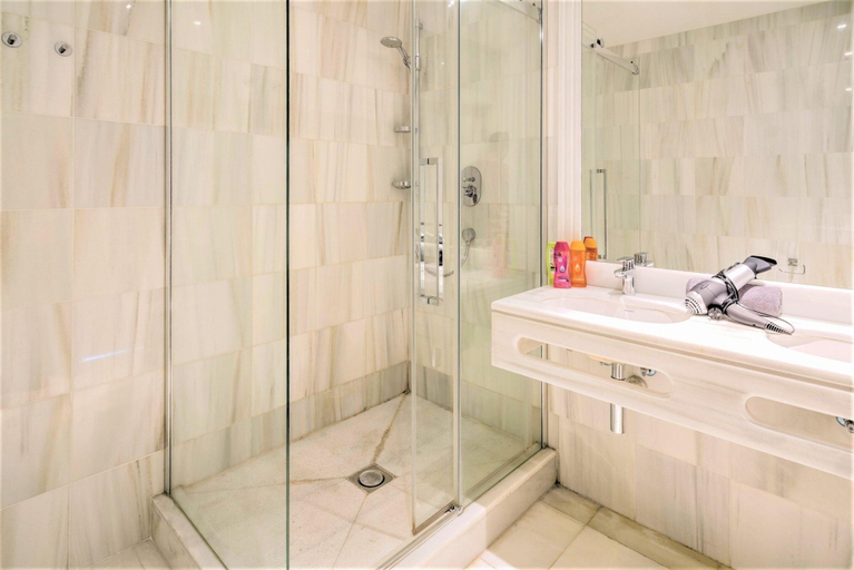 Bathroom 2, Lodge Apartment in Central Antwerp, Antwerpen