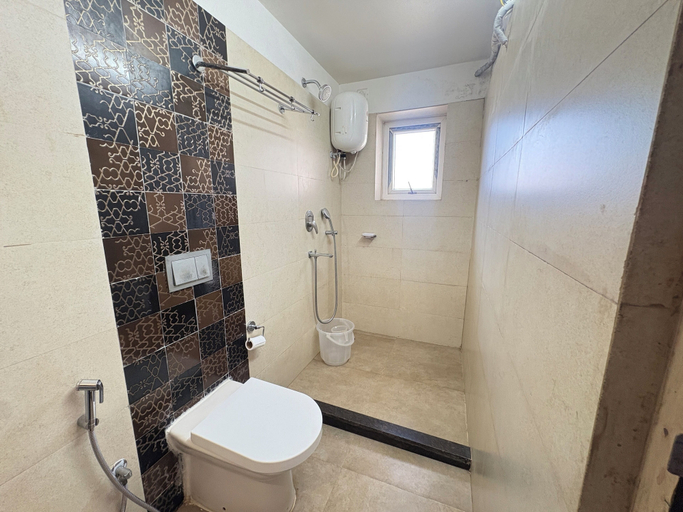 Bathroom 2, Golden Rivera near Sea Beach, Puri