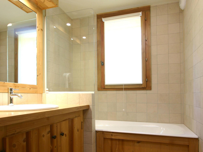 Bathroom 3, Appartment in Vaujany, Isère
