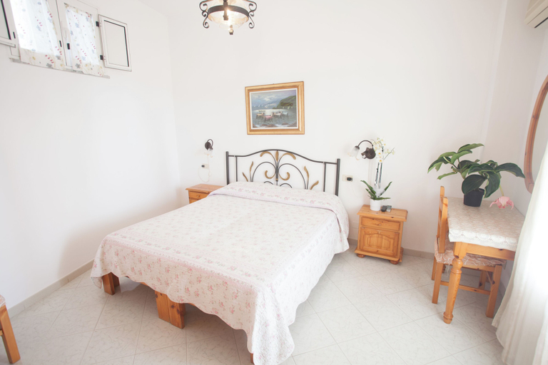 Bedroom 2, HOTEL CASA GIUSEPPINA, Napoli