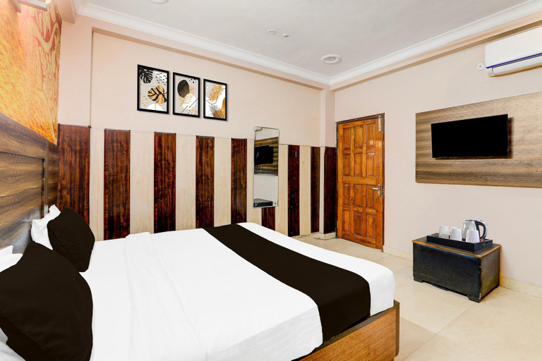 Room 2, Classic With Balcony Sharda Nagar, Lucknow