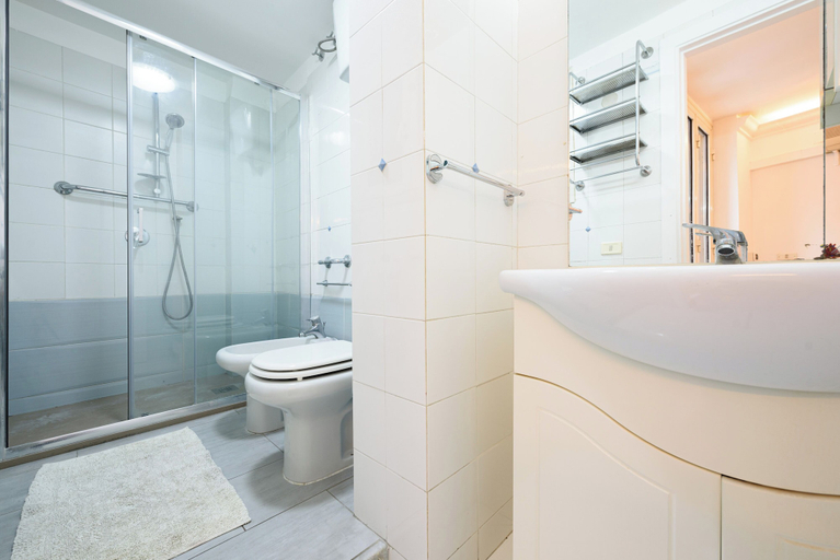 Bathroom, Via Avvocata 25, Napoli