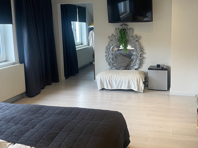 Room 2, Villa Lumina Royale With Swimming Pool, Limburg