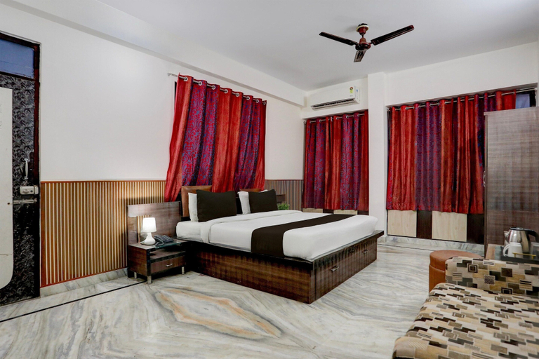 Room 3, Deluxe Pushp Vatika, Varanasi