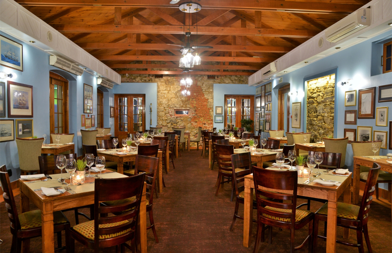 Food & Drinks 5, The PortsWood Hotel, City of Cape Town