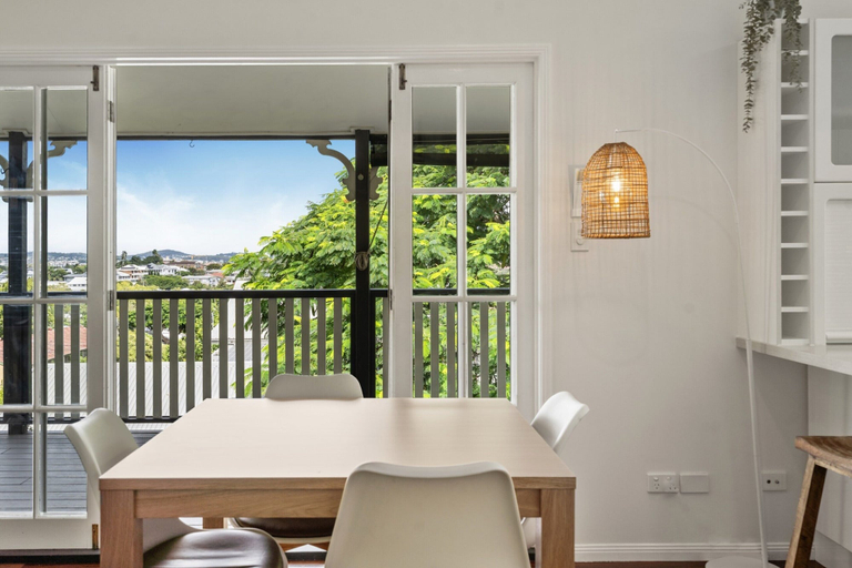 Dining, Relaxing Stay Near Brisbane's Cultural Heart, Norman Park