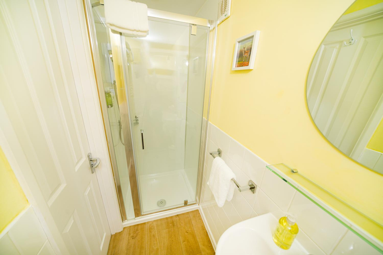 Bathroom 4, Radcliffe Guesthouse, Herefordshire