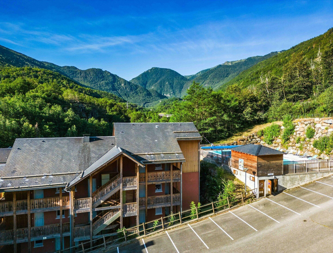 Exterior 3, Studio for 4 Near Pyrenees Ski Slopes, Ariège