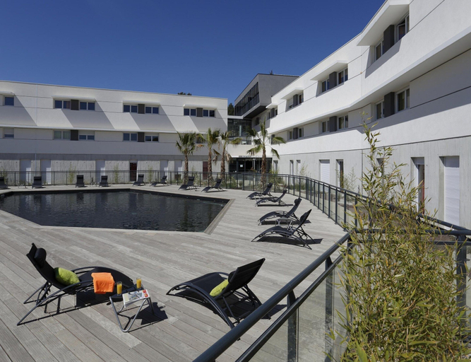 Pool 2, Montpellier Base Near Coast With Balcony, Hérault