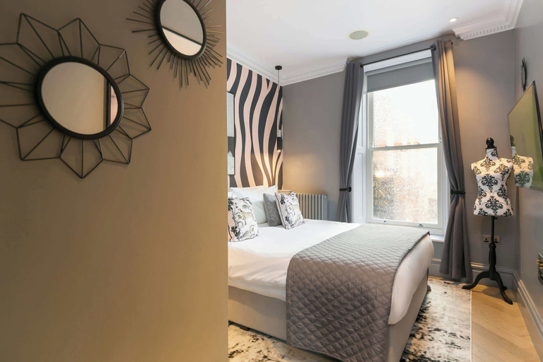Room 4, The Chambers - Covent Garden - by Frankie, London