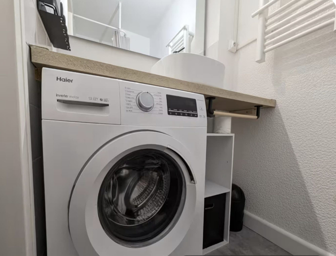 Bathroom 2, Coastal Apartment in Agde, Parking, Hérault