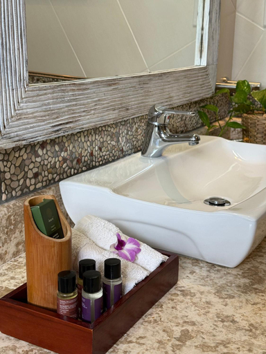 Bathroom 3, Maison Charme de L'ile