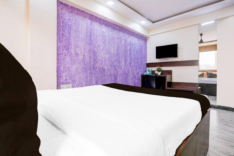 Room 4, Super Collection O Sector 5 Sanpada, Thane