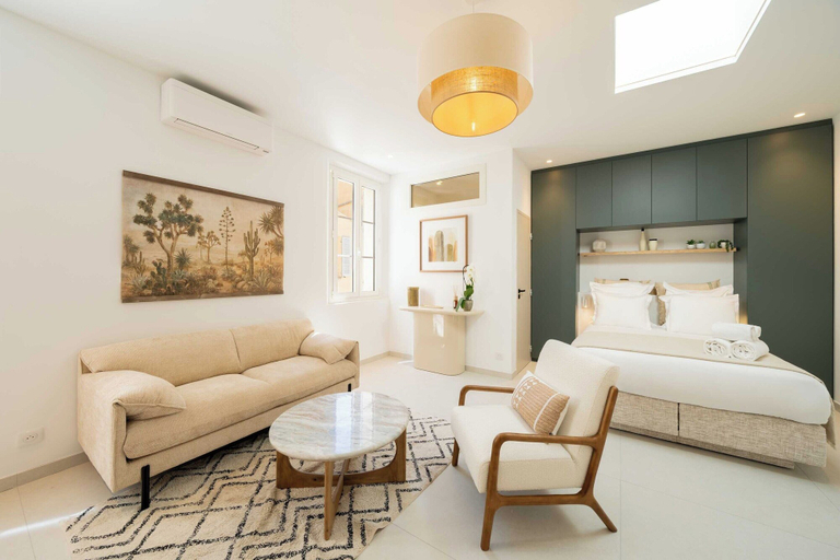 Living area 2, Spacious 2P Studio - Centre of Saint-tropez, Var