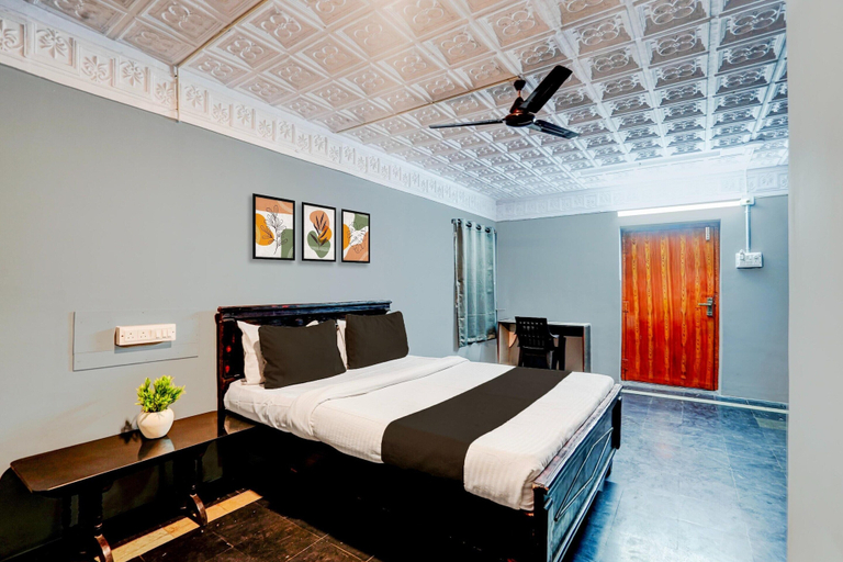 Room 5, Deluxehotel O Vijaywada Bus Terminal, Krishna