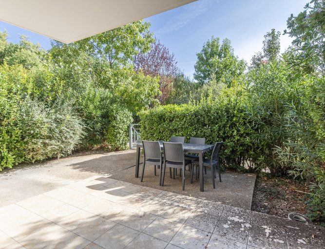 Balcony 4, Provencal Family Apartment for 6, Var