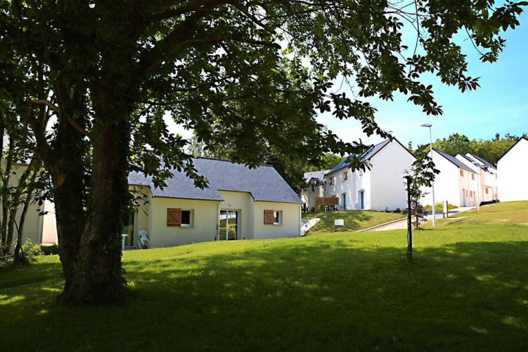 Exterior 3, Spacious Duplex Cabin Cottage for 6, Finistère