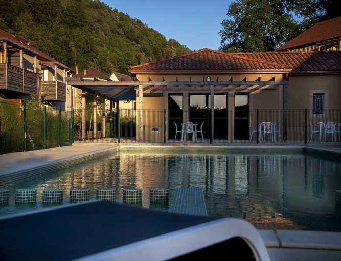 Pool 5, Stay Near Prehistoric Sites, Dordogne