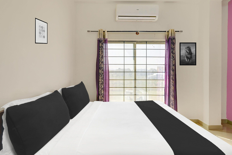 Room 4, Deluxe Park Inn, Chikmagalur