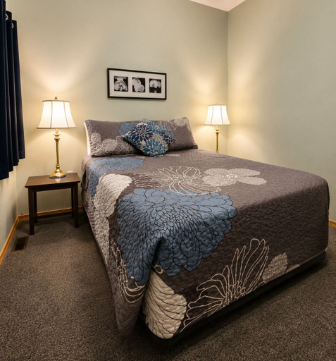 Bedroom 5, Newcastle Country Inn, Division No. 5