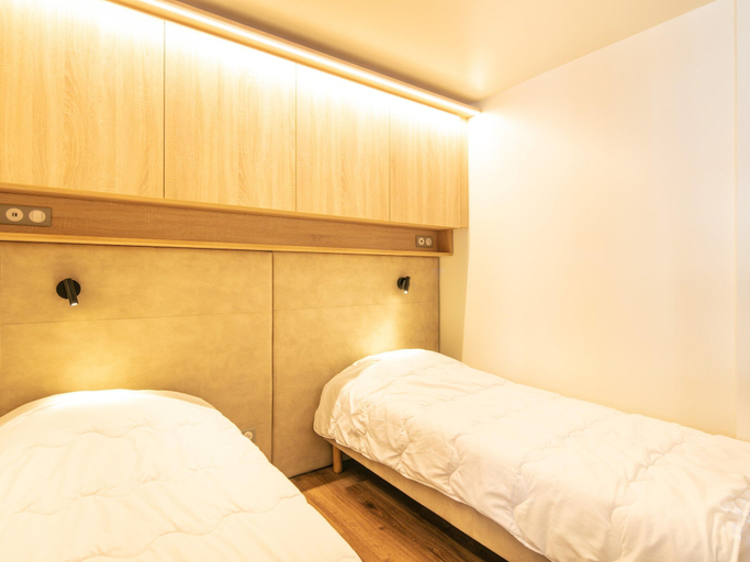Room 5, Chic Duplex Apartment in Doucy, Savoie