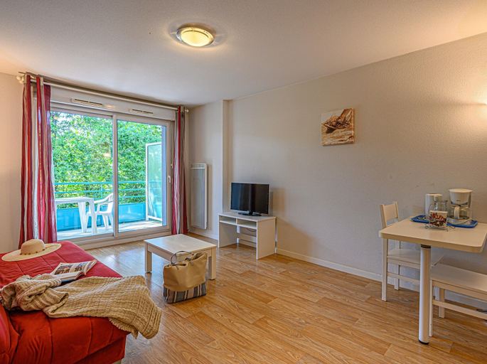 Living room 3, Studio With Balcony Near Vannes, Morbihan