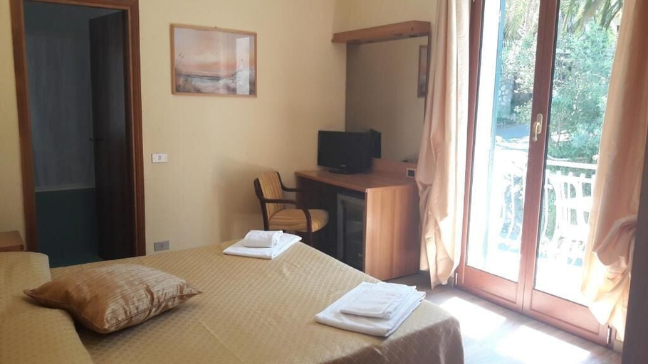 Bedroom 3, Hotel Residence Moneglia, Genova