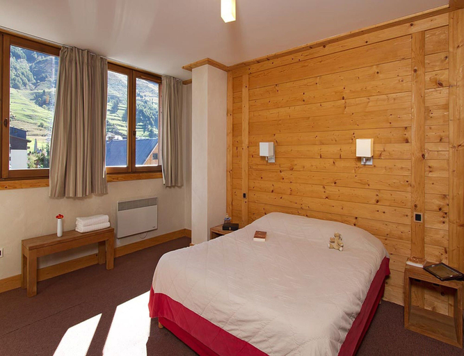 Room 5, Central Alpine Apartment Near Tourist Office, Isère