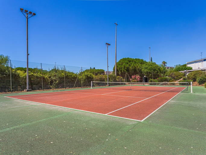 Sport court 3, 4-guest AC Apartment Near Beach, Var