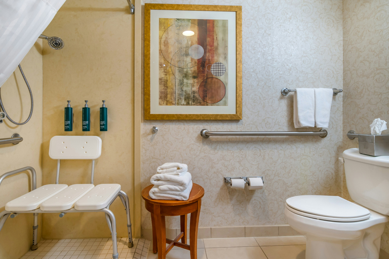 Bathroom 5, Doubletree Hotel Jefferson City, Cole