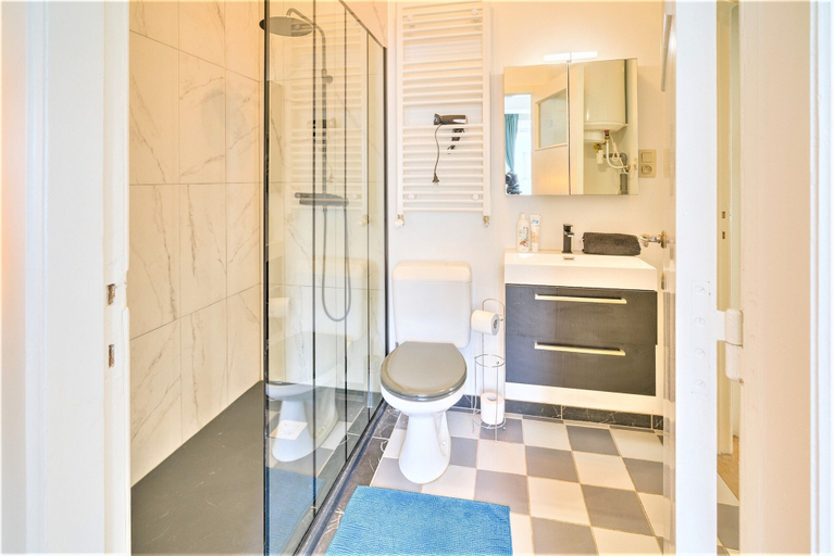 Bathroom 2, 1-bedroom Lodge in Antwerp Centre, Antwerpen
