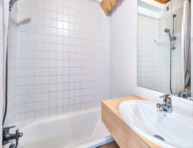 Bathroom 4, Spacious Mountain Stay for 7, Hautes-Alpes