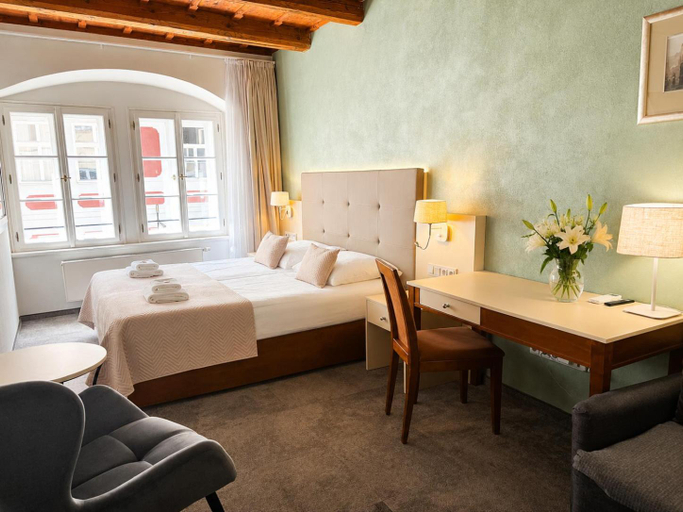 Bedroom 2, The Golden Wheel, Praha 6