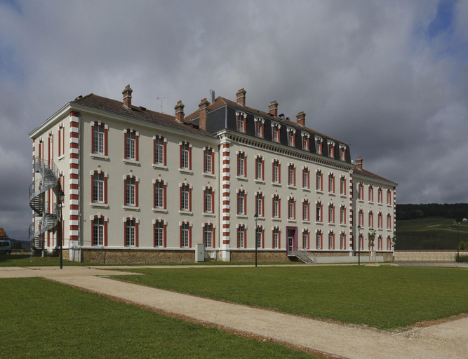 Exterior 2, Elegant Vineyard Stay for Three, Marne